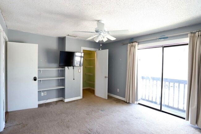 Building Photo - 2303 Seaside Dr