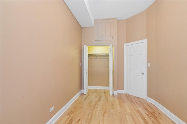 Building Photo - 4220 S Champlain Ave