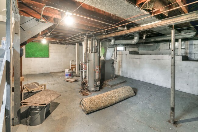 Building Photo - Beautifully updated 3-bedroom, 1-bath home that’s move-in ready.