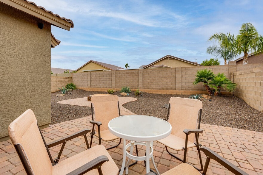 Building Photo - 2125 W Goldmine Mountain Dr