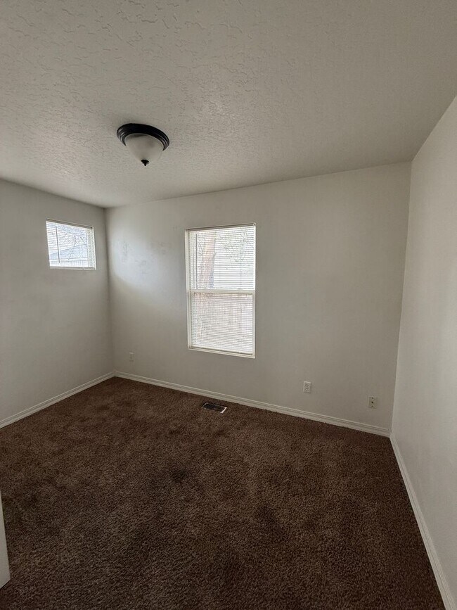 Building Photo - 225 Hudson Ave