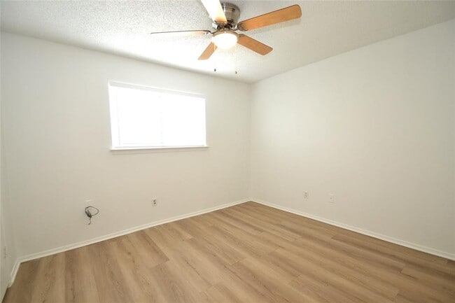 Building Photo - 1202 Southport Dr