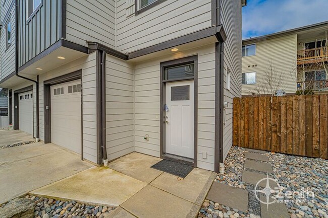 Building Photo - 14422 NE 22nd Ave