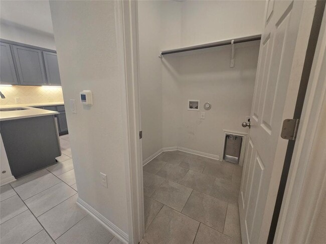 Building Photo - 520 Falkland Trace