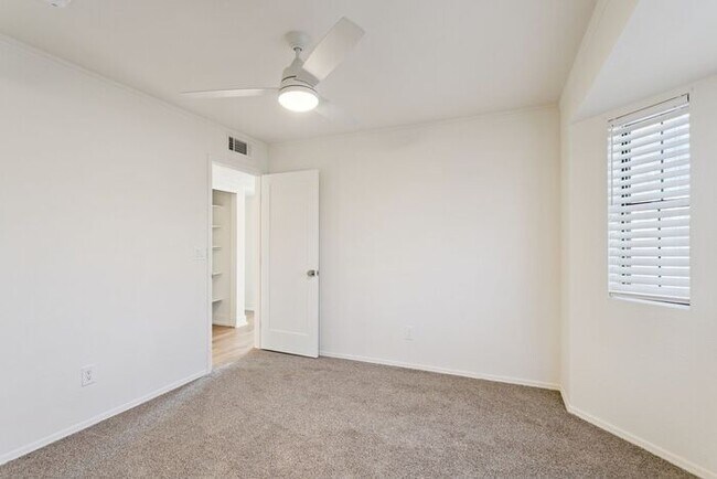 Building Photo - 923 N 59th St