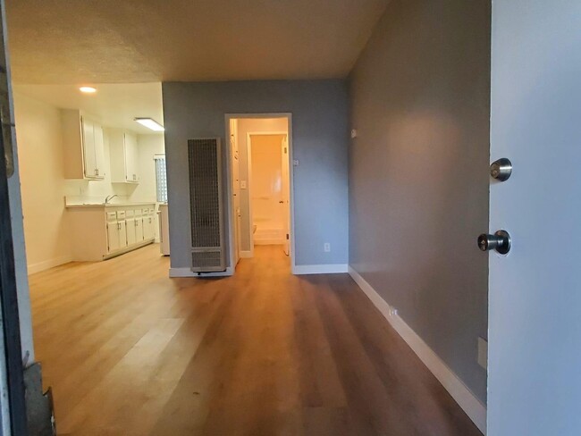 Interior Photo - 2346 W. 18th St