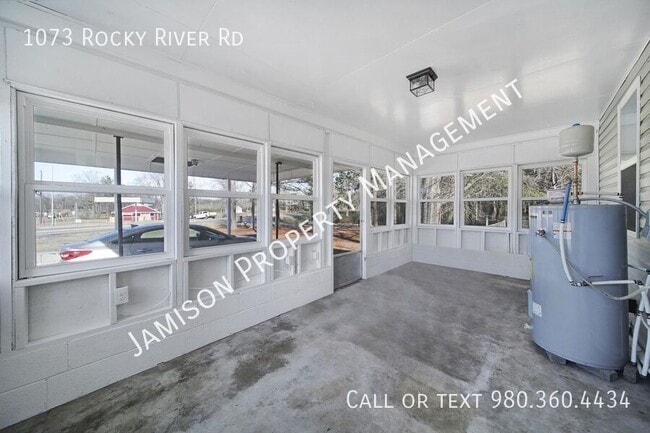 Building Photo - 1073 Rocky River Rd