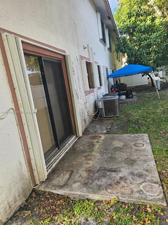 Building Photo - 11616 NW 35th Ct