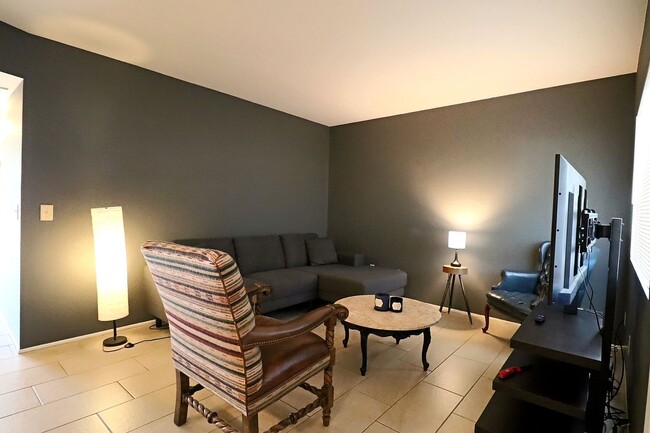 Building Photo - Welcome to this stunning  Unfurnished 2-bedroom, 2-bathroom home centrally Located!