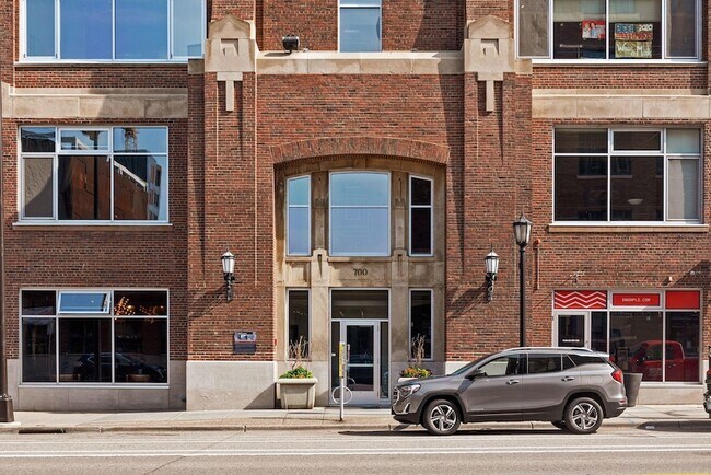 Building Photo - 700 N Washington Ave