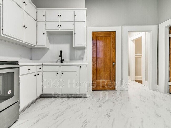 Building Photo - 1740 NW 11th St