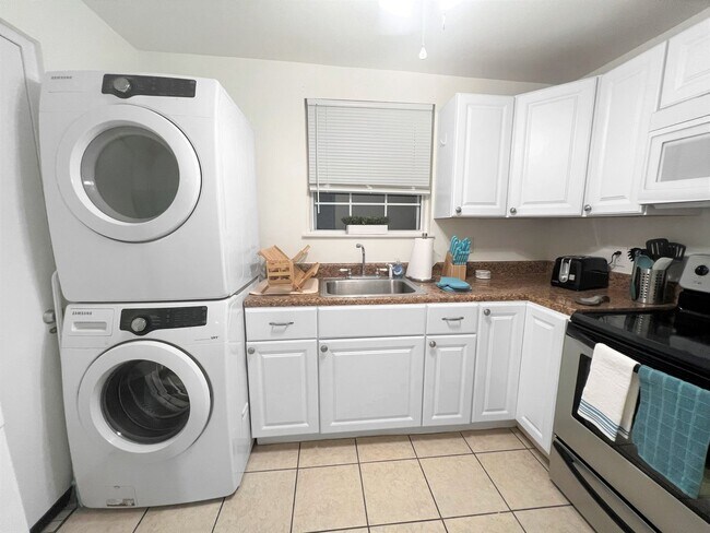 Building Photo - 6 Palmetto Dr