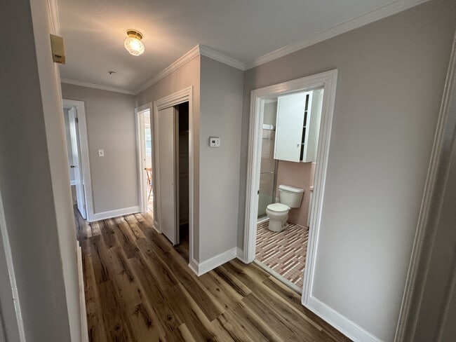 Building Photo - 408 E Simmons Ave