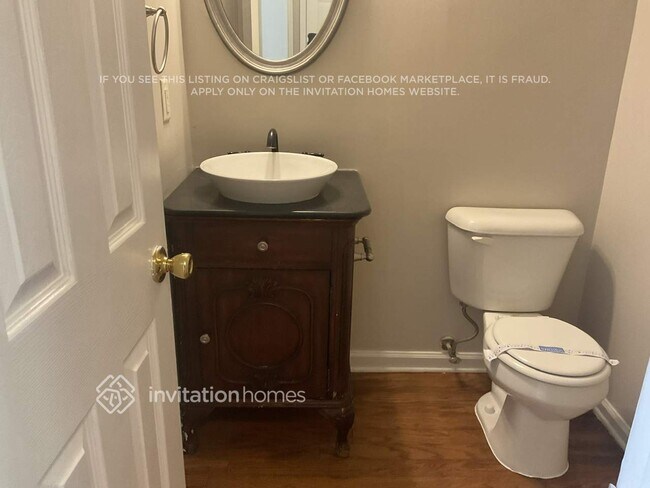 Building Photo - 5805 Village Loop