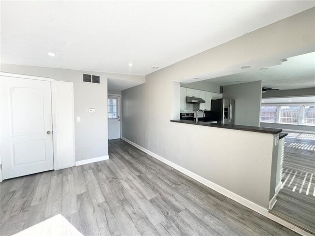 Building Photo - 3913 S Shade Ave