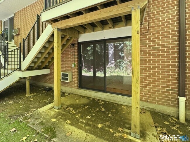 Building Photo - 1634 Farmington Ave