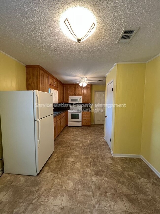 Building Photo - 3227 Fresno Ave