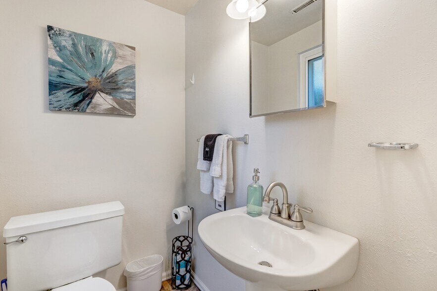 Building Photo - 3622 Anemone Cir