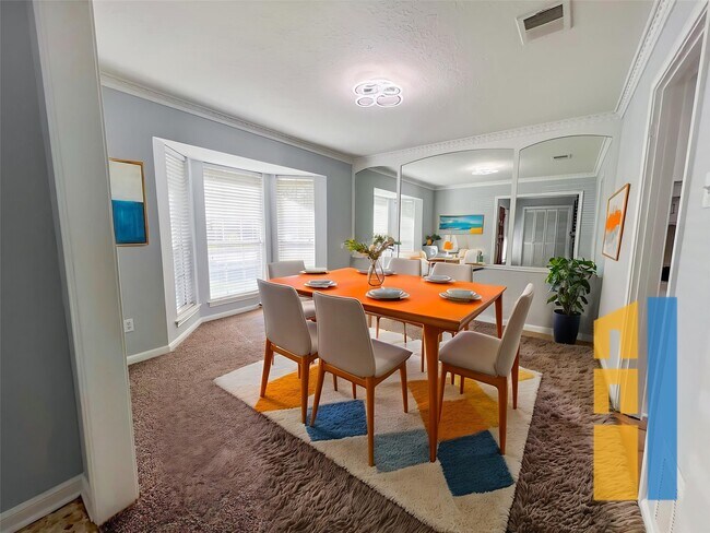 Building Photo - 9206 Sharpview Dr