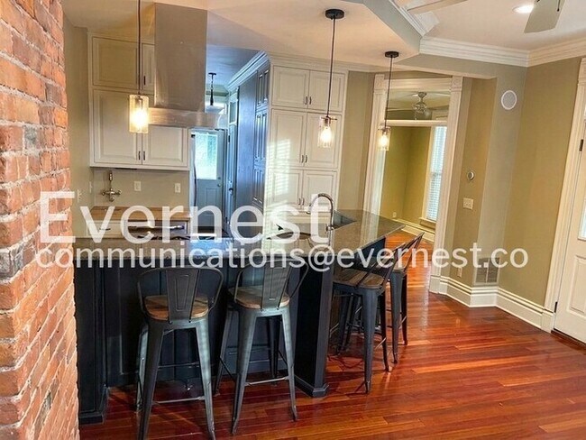 Building Photo - 112 Hanford St