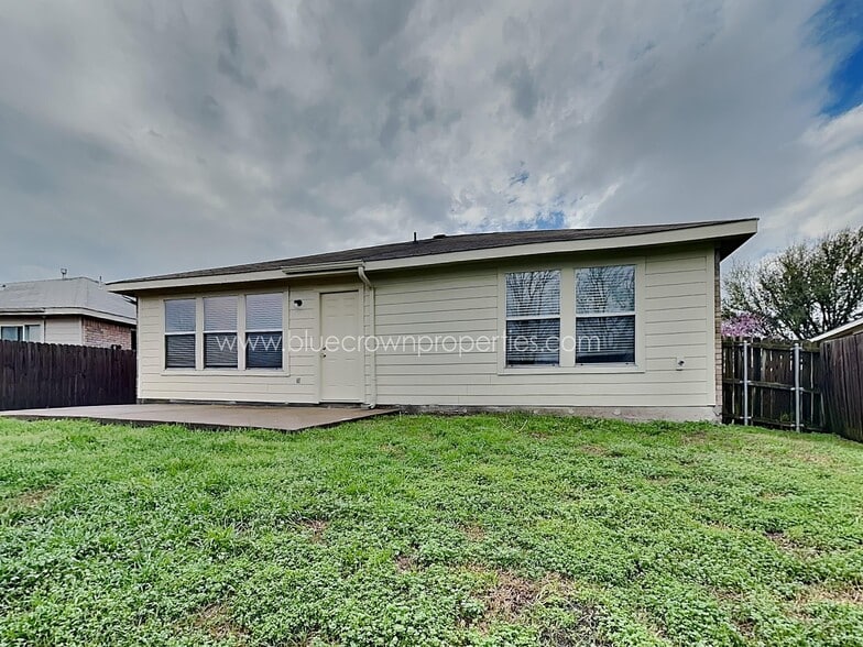 Building Photo - 1140 Single Tree Dr