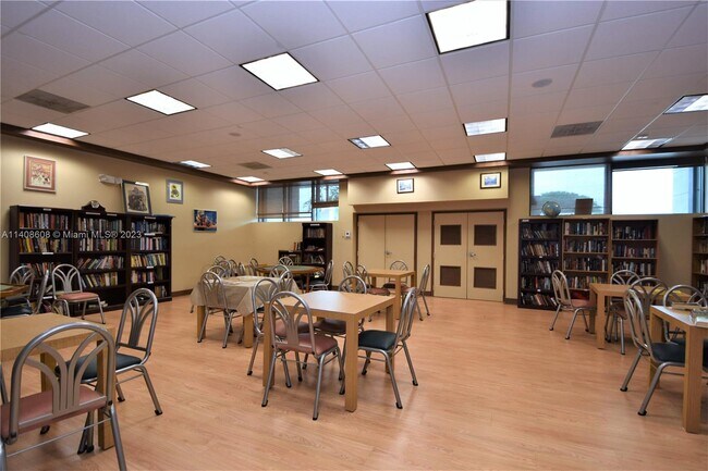 Building Photo - 7500 NW 5th Pl