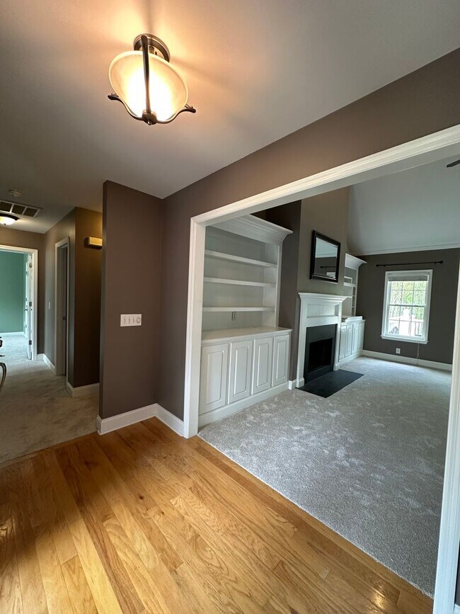 Building Photo - Move-In ready 3-bedroom 2-bathroom house on the Eastside