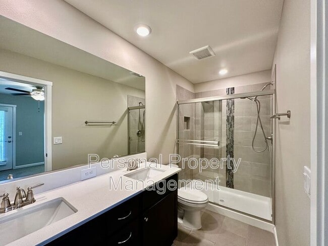 Building Photo - 7042 NE 155th Pl