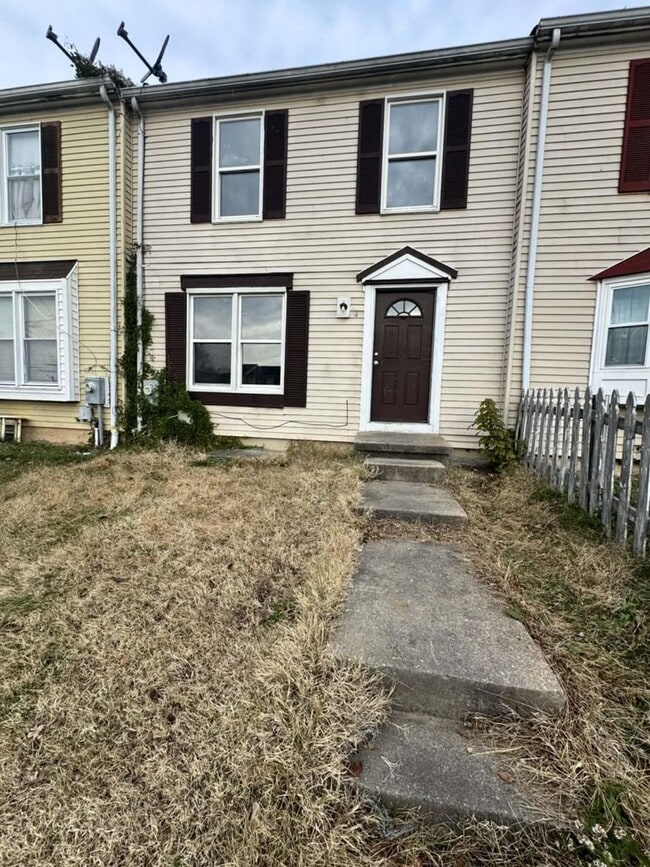 Building Photo - Coming Soon-4 Bedroom Townhome