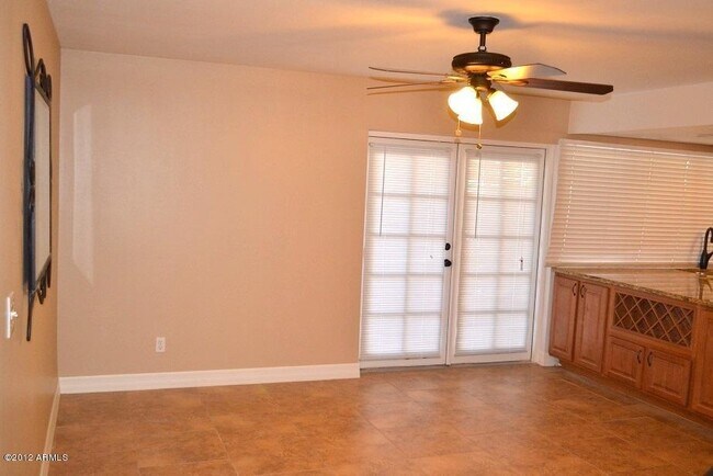 Building Photo - 3 Bedroom - 2  Bedroom - 1656 Sq. Ft - Cas...