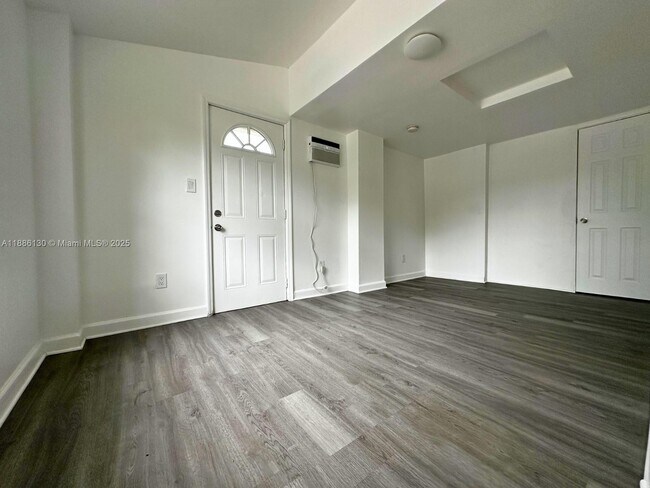 Building Photo - 1645 NE 175th St