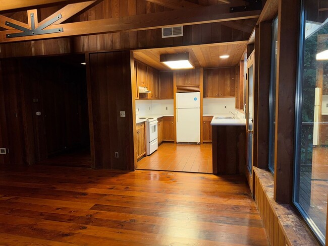 Building Photo - Custom Redwood Home near Moonstone Beach