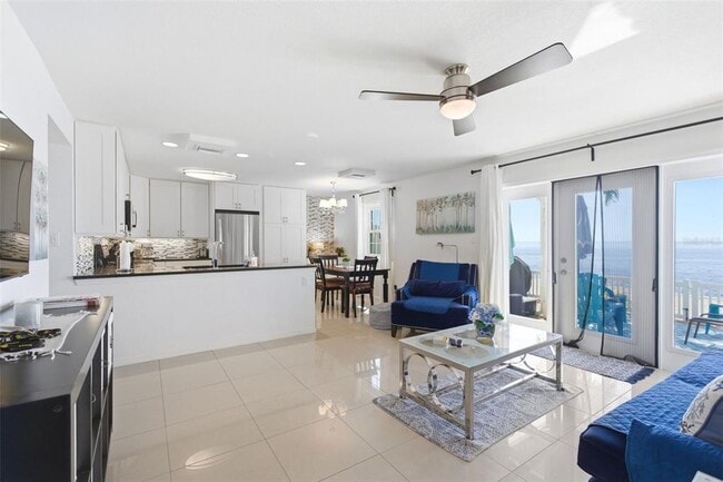 Building Photo - 5280 Coquina Key Dr SE