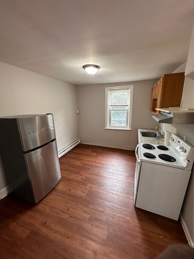 Building Photo - 101 N Gross St