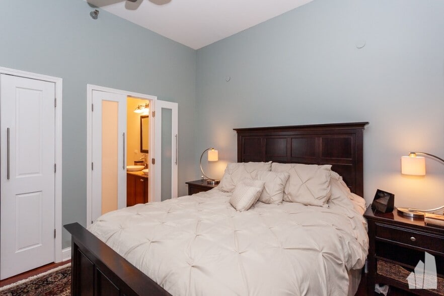 Building Photo - 1464 S Michigan Ave