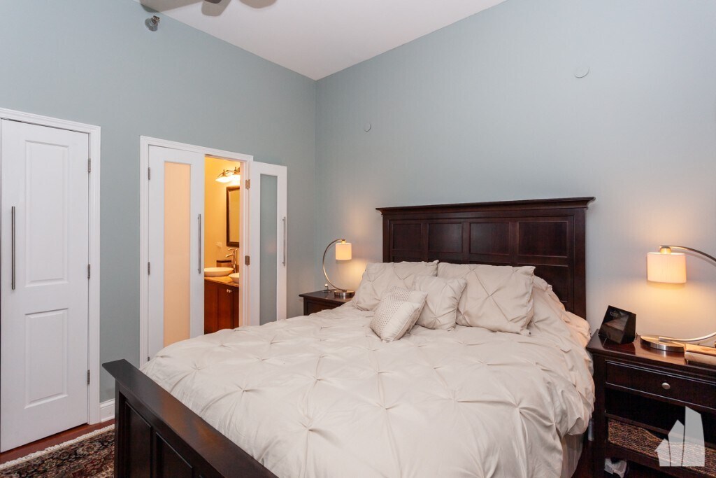 Building Photo - 1464 S Michigan Ave