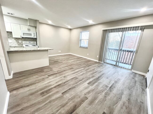 Primary Photo - Oakwood Apartments