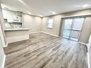 Building Photo - Oakwood Apartments