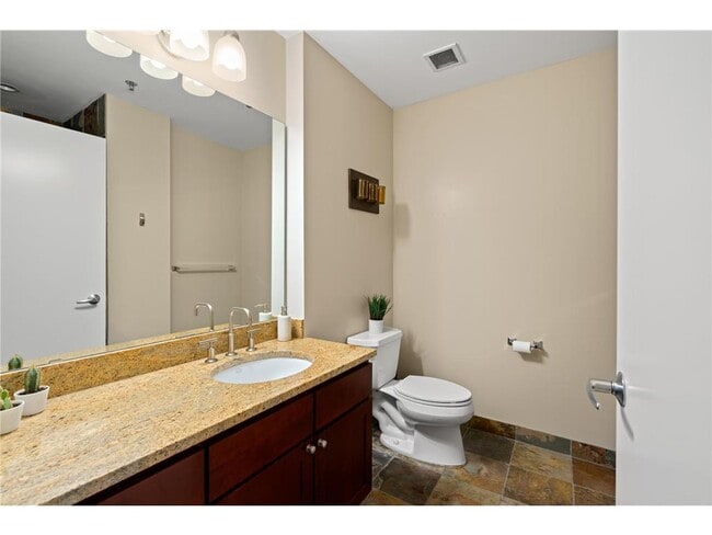 Building Photo - 929 Portland Ave