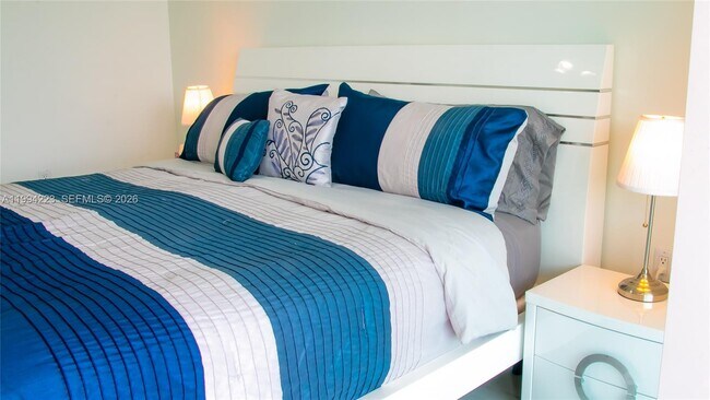 Building Photo - 18100 N Bay Rd