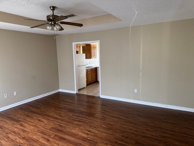 Building Photo - 105 Harmon Cir