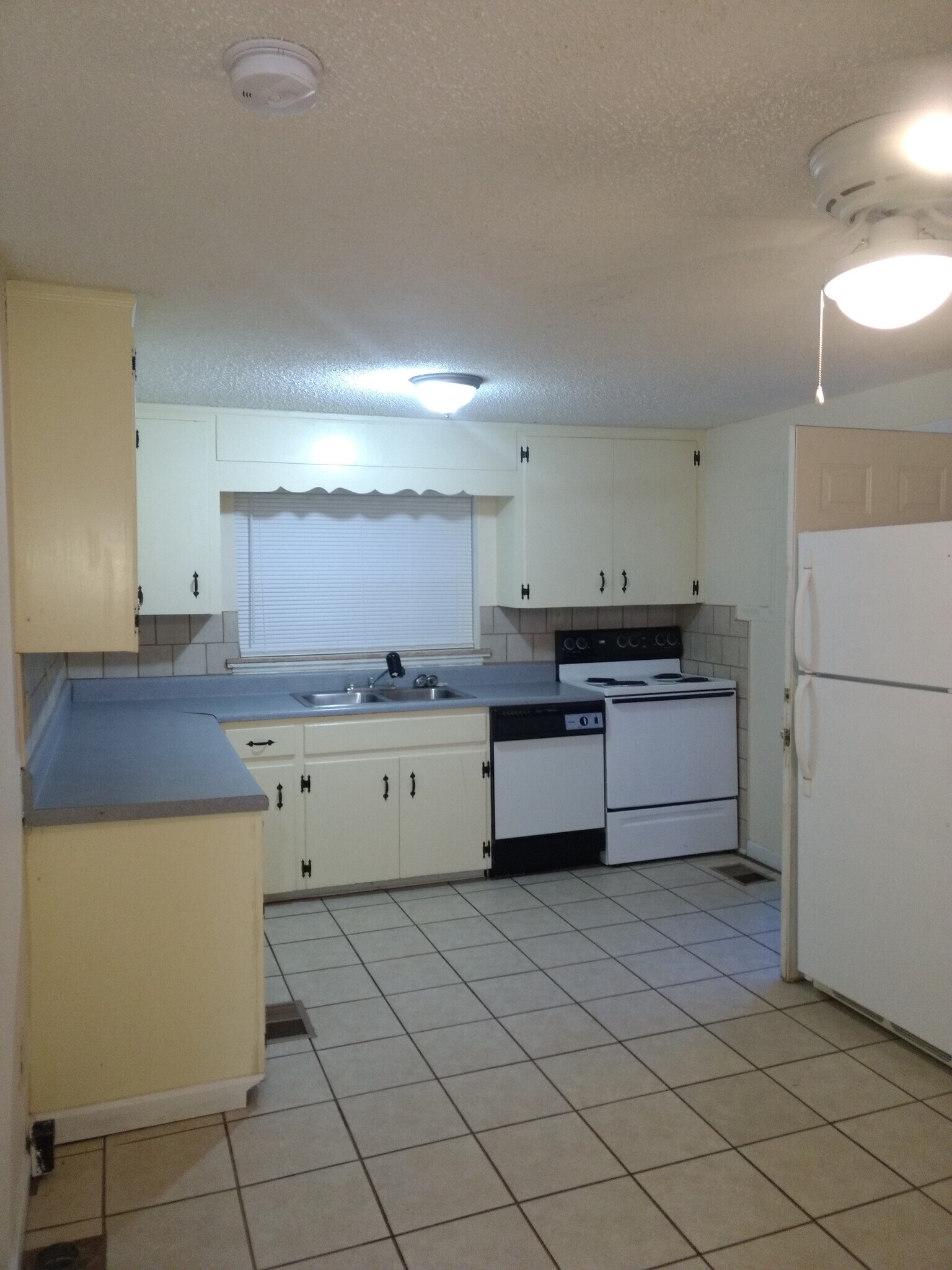 Building Photo - 2690 20th St NE