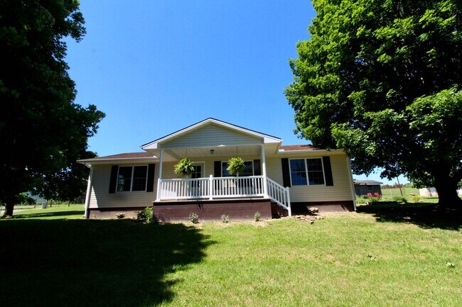 Building Photo - Stunning Home with Breathtaking Blue Ridge Mountain Views!   3 Bedrooms | 2 Baths