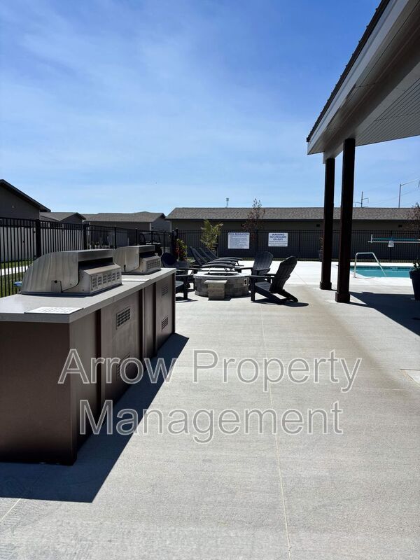 Building Photo - 1021 N Claude Rd