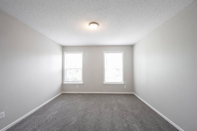 Building Photo - "Charming 4-Bedroom Home in Noblesville with Spacious 2,145 Sq Ft Layout!"