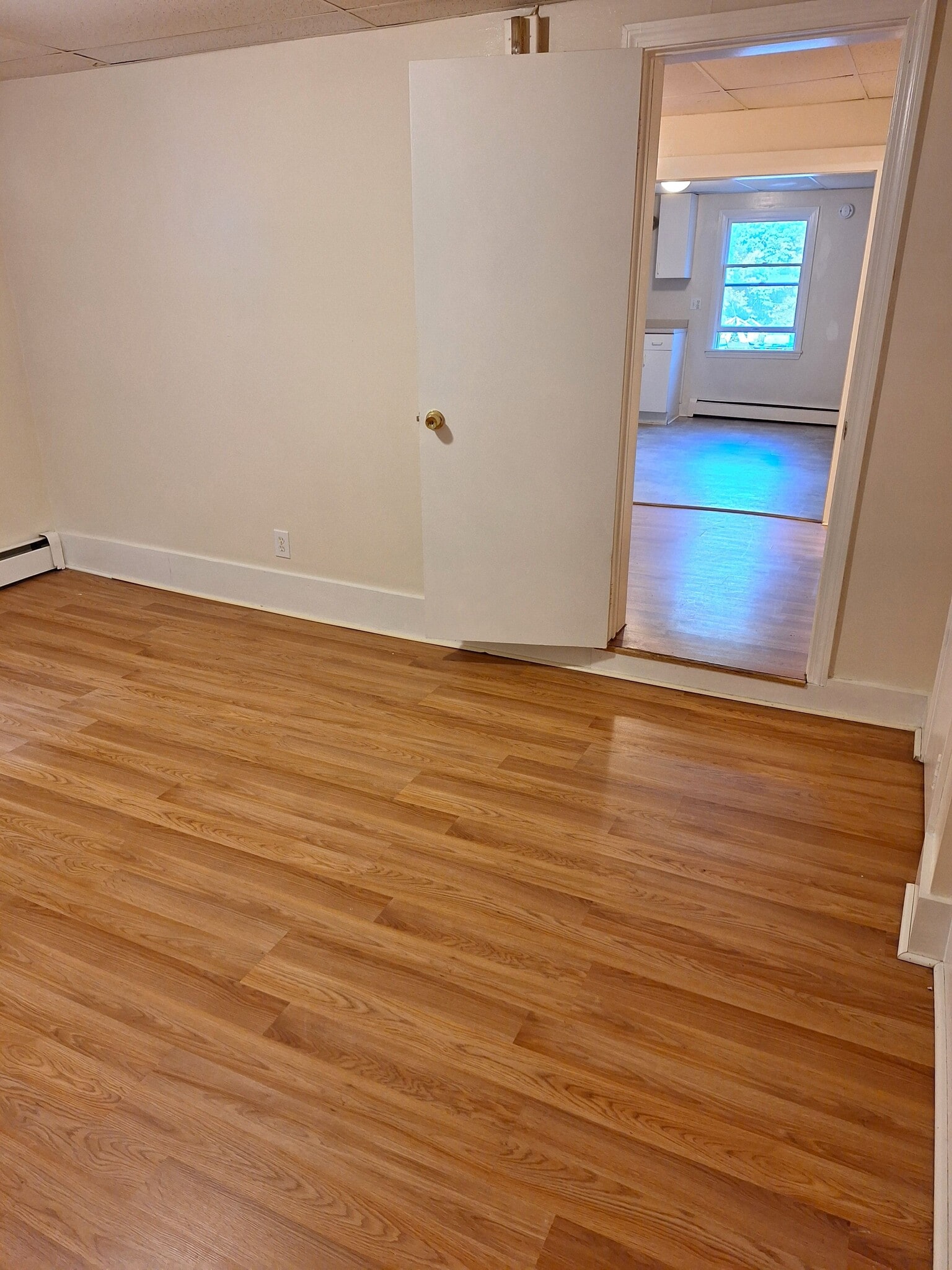 Bedroom to kitchen - 16 North St