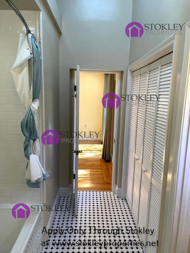 Building Photo - 1975 Shuey Ave