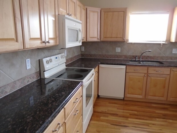 Building Photo - 3548 Maple Cir