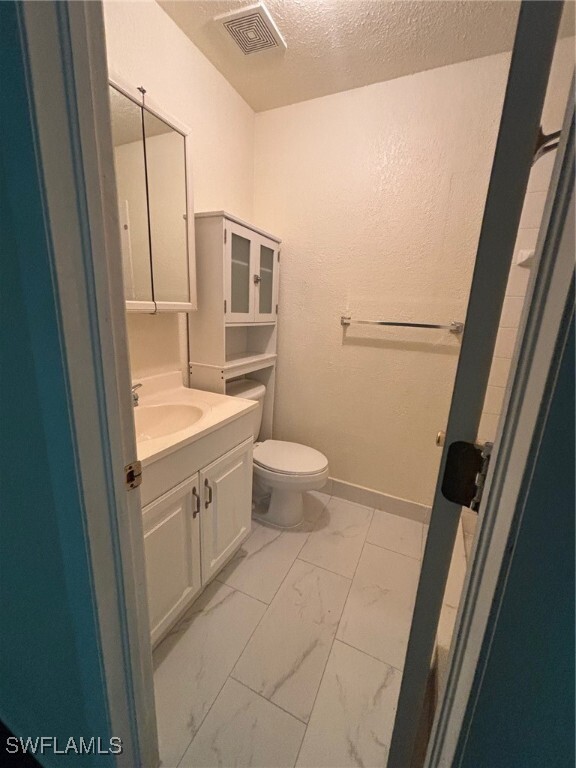 Building Photo - 4625 Bayshore Dr