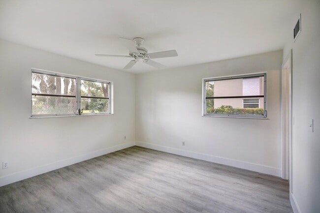 Building Photo - 18081 SE Country Club Dr